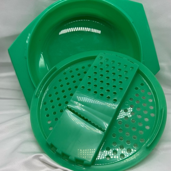 Tupperware Kitchen Vintage Tupperware 7869 Green Grater Bowl W And